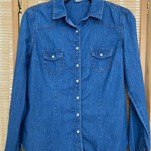 denim shirt, snaps on the front and on the sleeves, perfect condition